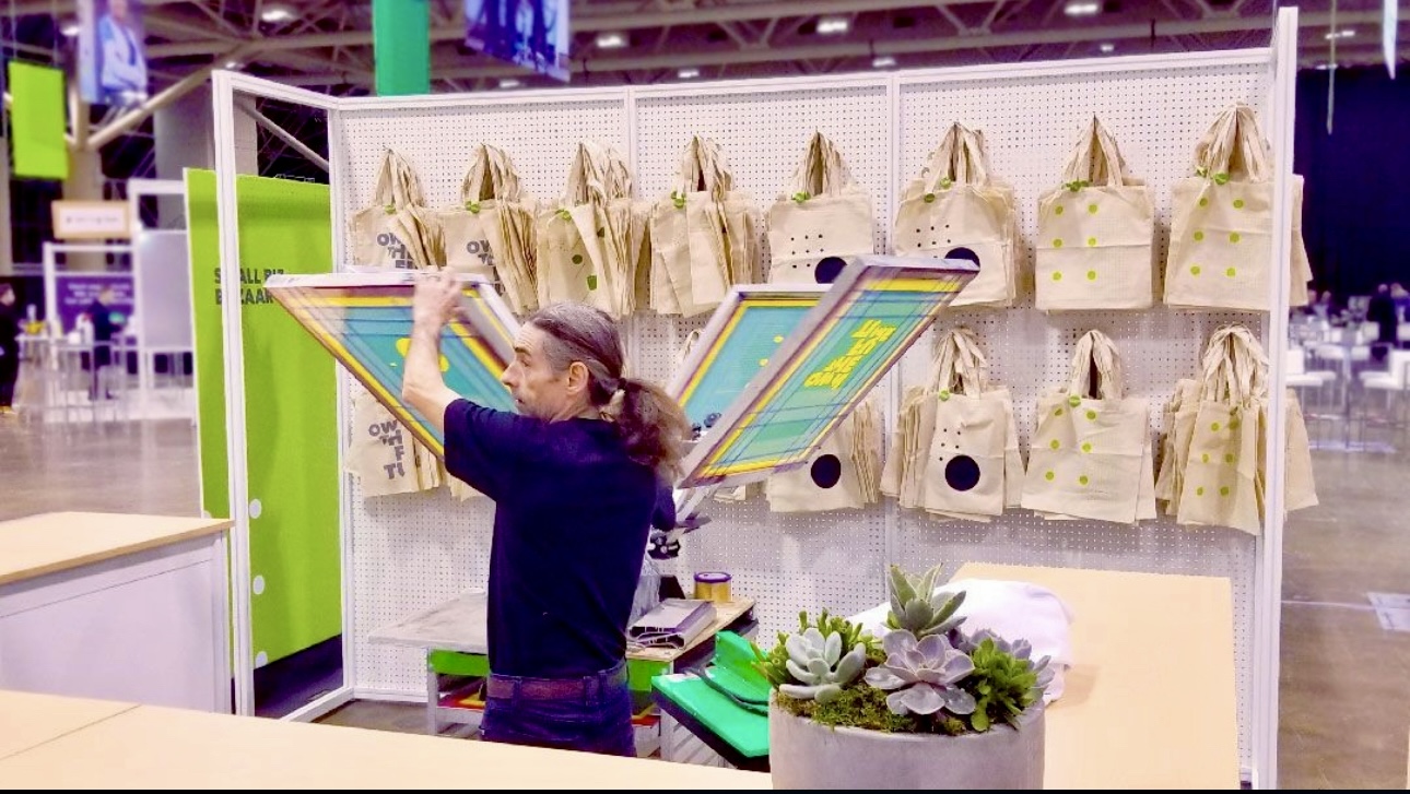 Live screen printing at event